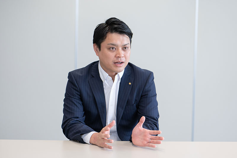 キャリア採用を担当する杉崎洸平氏 キャリア採用を担当する杉崎洸平氏